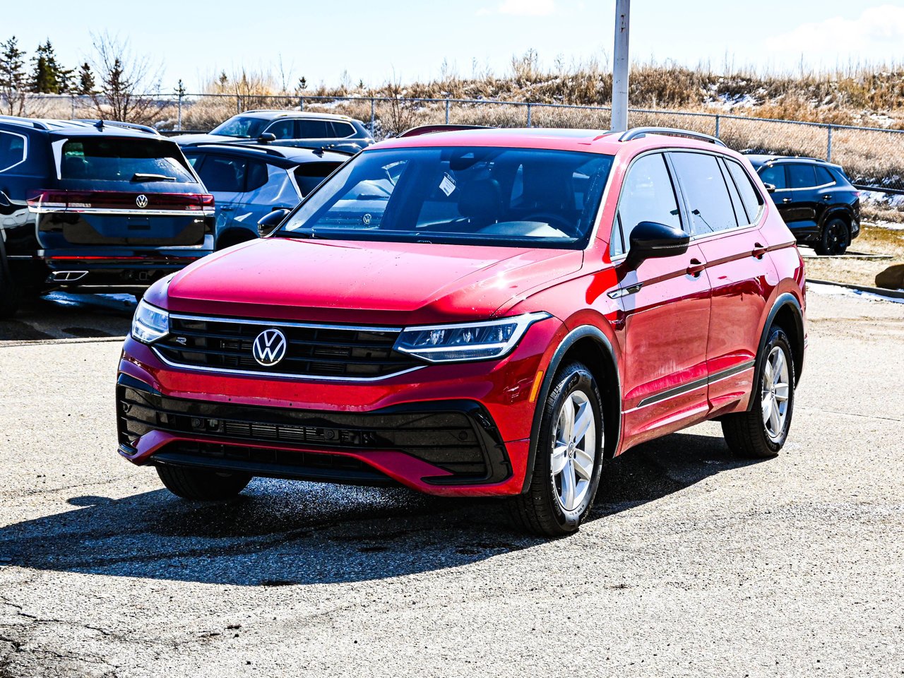 2024 Volkswagen Tiguan Comfortline R-Line Black Edition 4MOTION Red Sherwood Park - photo #3
