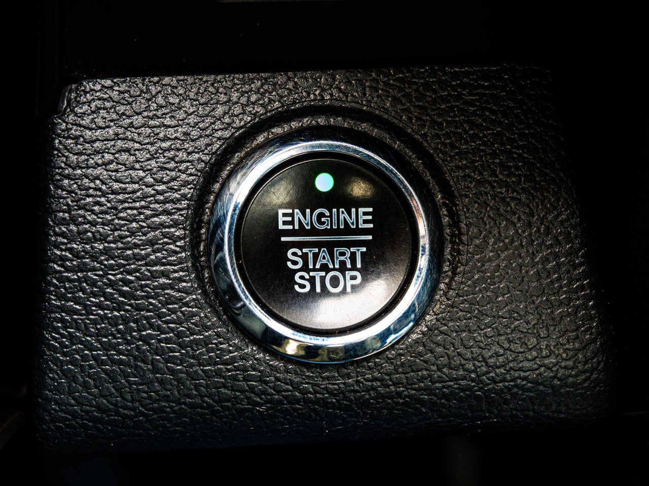 2022 Ford Super Duty F-350 SRW Platinum 4WD Crew Cab 6.75' Box Black Sherwood Park - photo #24