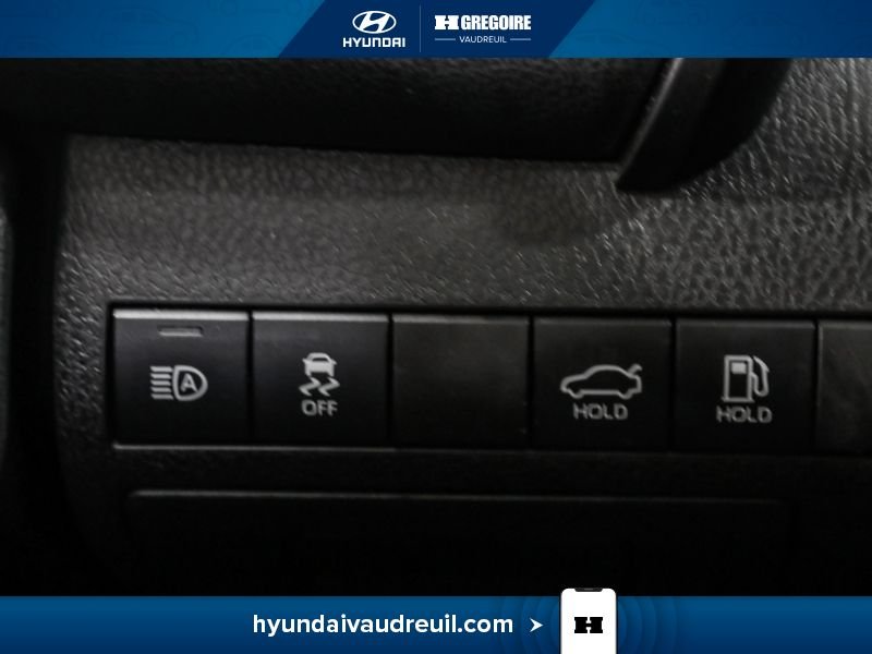 2020 Toyota Camry Grey Laval - photo #24