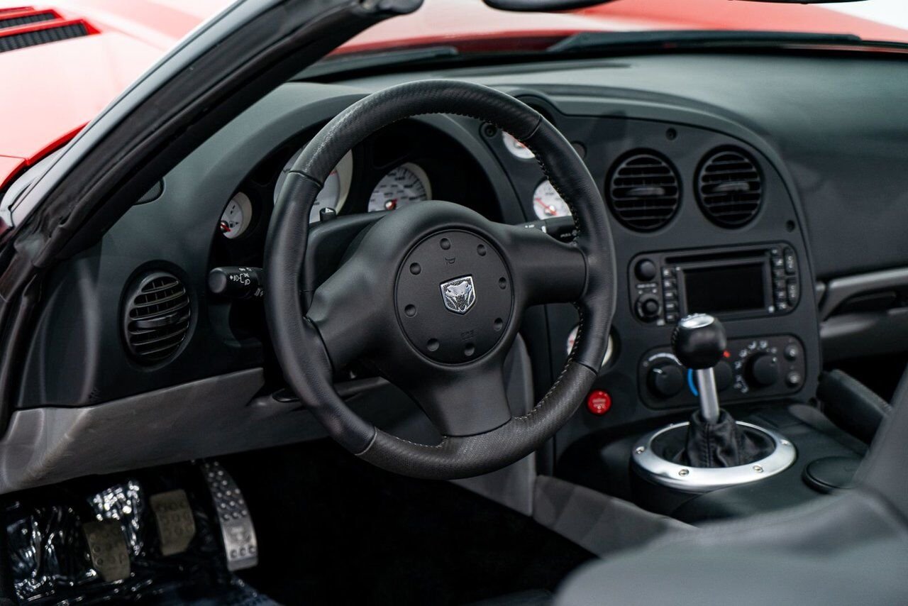 Dodge Viper Clean Title With Only 2,063 km (1,282 Miles) From New 2008 Rouge Montréal - photo #8