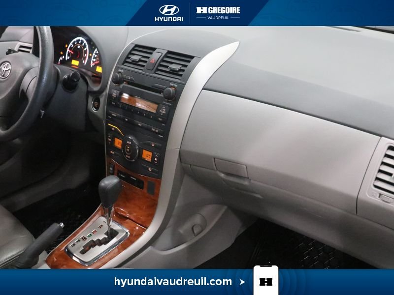 2009 Toyota Corolla White Laval - photo #28