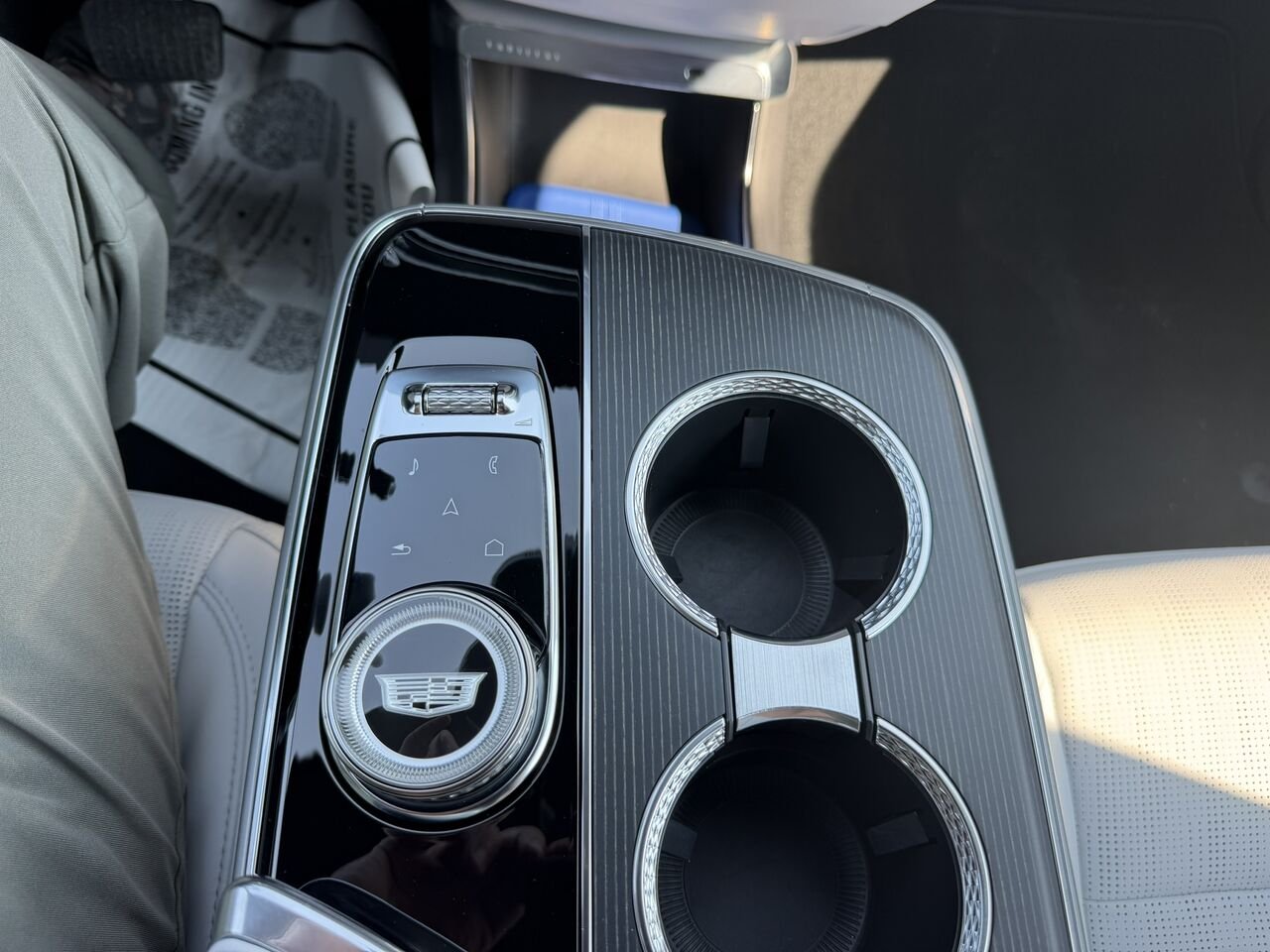 Cadillac LYRIQ LUXURY AWD FINANCEMENT À PARTIR DE 0.99% 2024 Gris Laval - photo #24