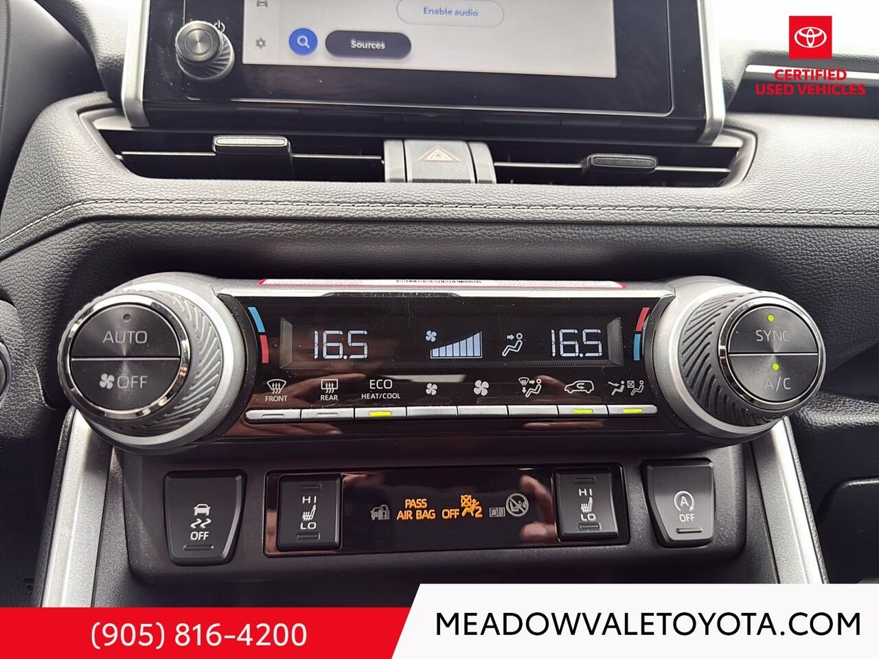 2025 Toyota RAV4 Heated steering wheel, Back-up Camera, Power moonroof, power liftgate Silver Mississauga - photo #18