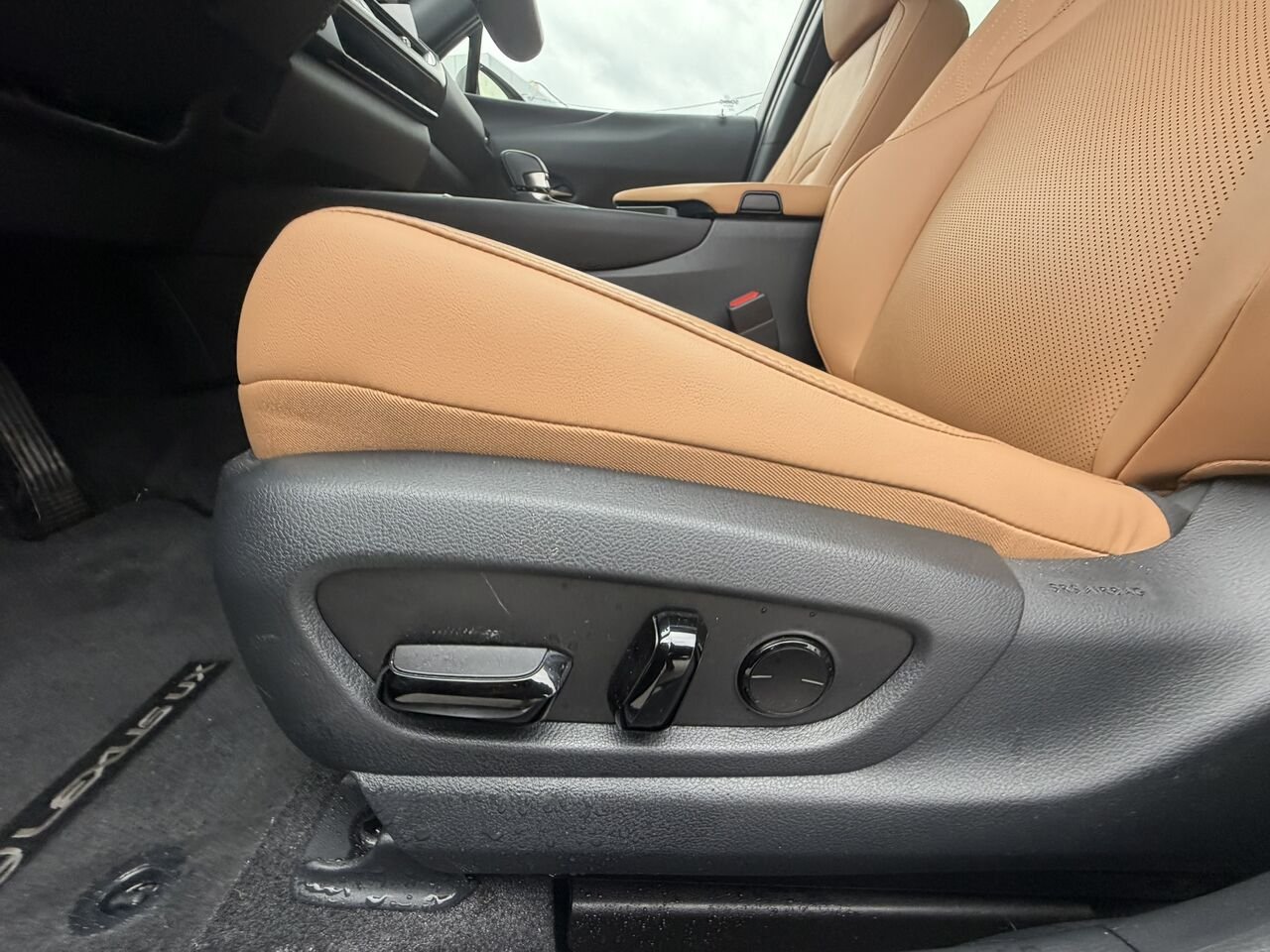 2025 Lexus UX UX 300h CAWD Beige Laval - photo #24