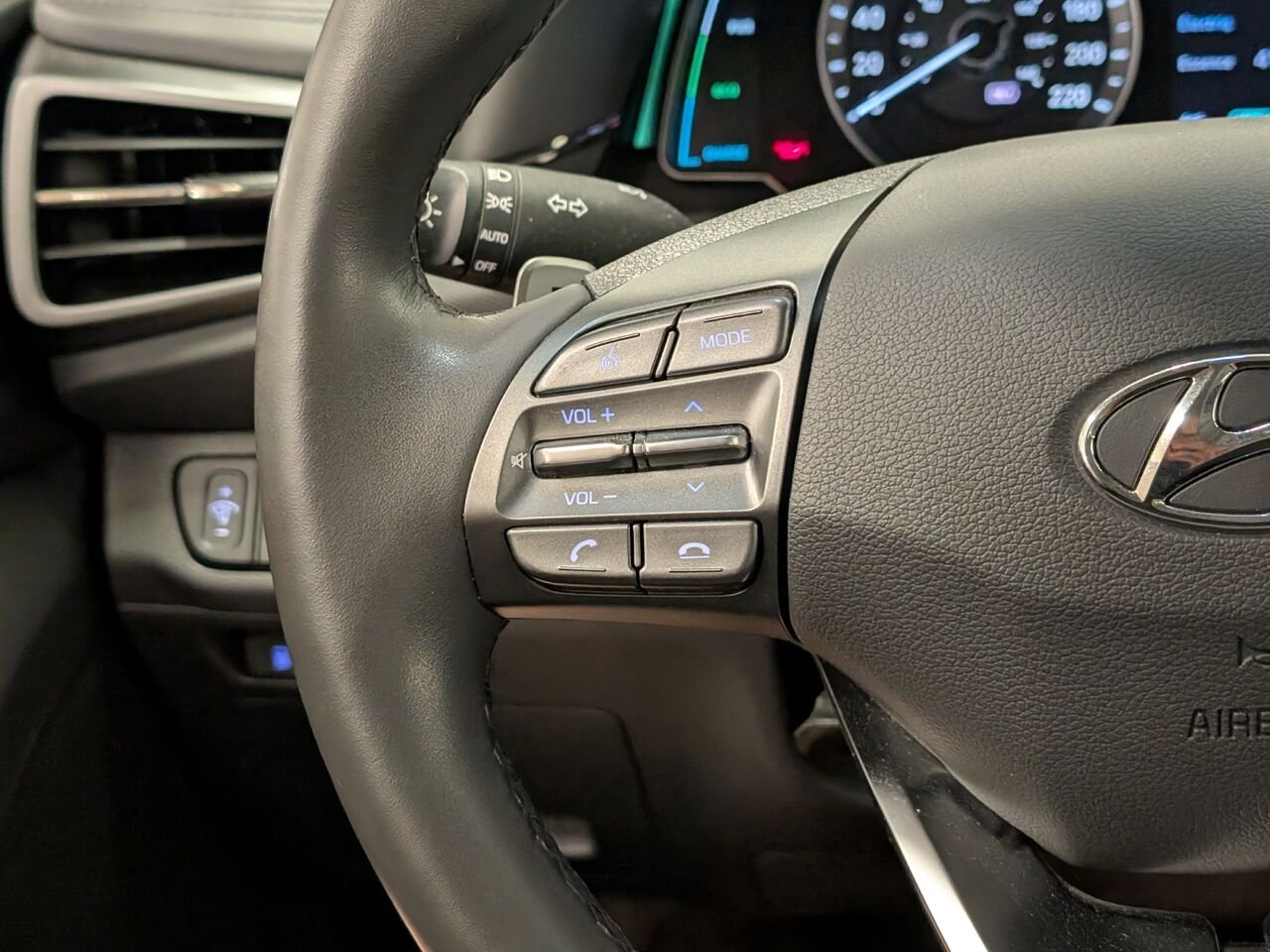 2021 Hyundai IONIQ Plug-in Hybrid Preferred Bas Kilométrage White Sherbrooke - photo #9