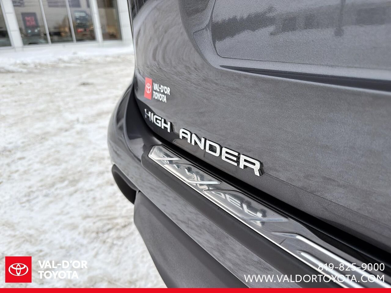 Toyota Highlander AWD LE AWD 2024 Gris magnétique métallisé Val-d'Or - photo #6