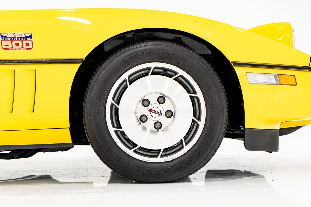 1986 Chevrolet Corvette Pace Car livery with only 17,380km (10,800miles) Yellow Montreal - photo #77