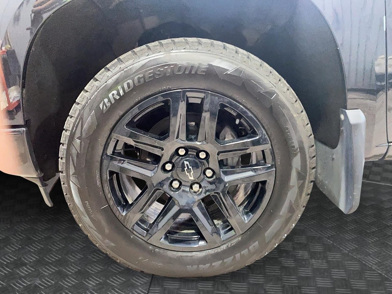 Chevrolet Silverado 1500 NIV 1GCUDEE89RZ382863 2024 Noir Chicoutimi - photo #4