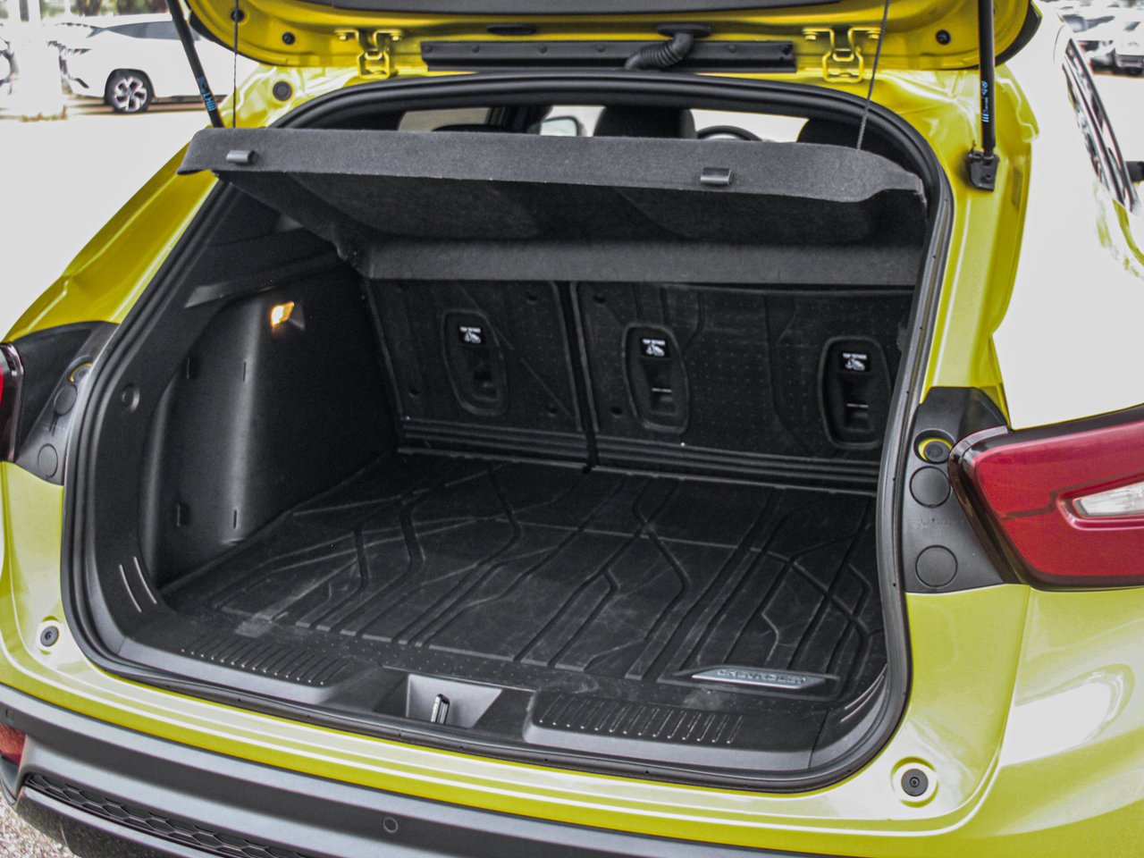 2024 Chevrolet Trax FWD 4dr 2RS Yellow Sherwood Park - photo #7