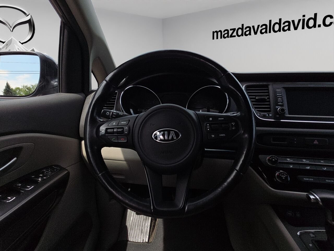 Kia Sedona LX TA, 8 passagers, volant chauffant, commande audio au volant, Apple carplay 2018 Gris Val-David - photo #8