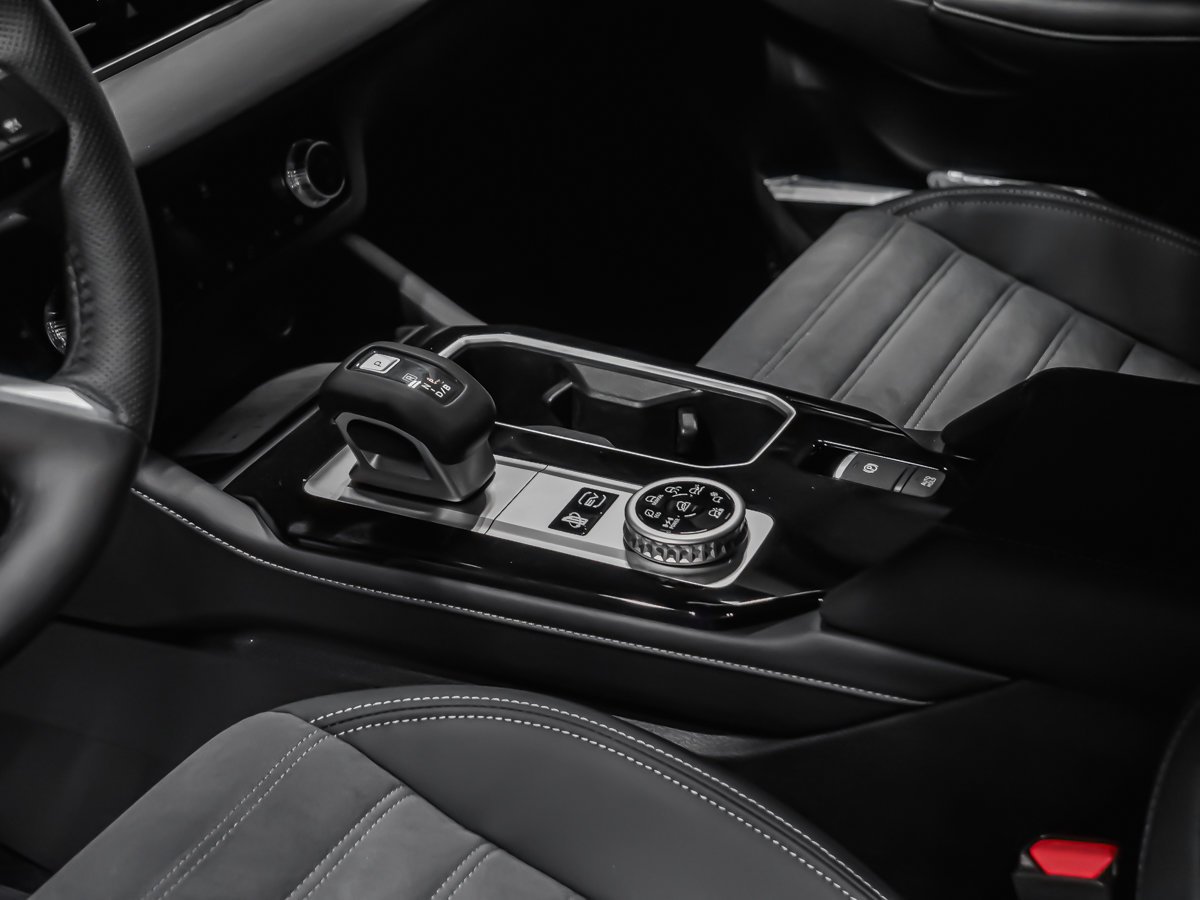 2026 Mitsubishi Outlander Plug-In Hybrid LE Graphite Grey Metallic Montreal - photo #6