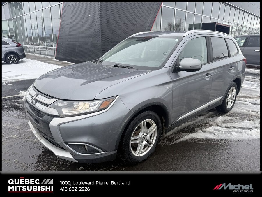 2018 Mitsubishi Outlander SE AWC, Toit ouvrant, Remorquage 3500lbs Grey
