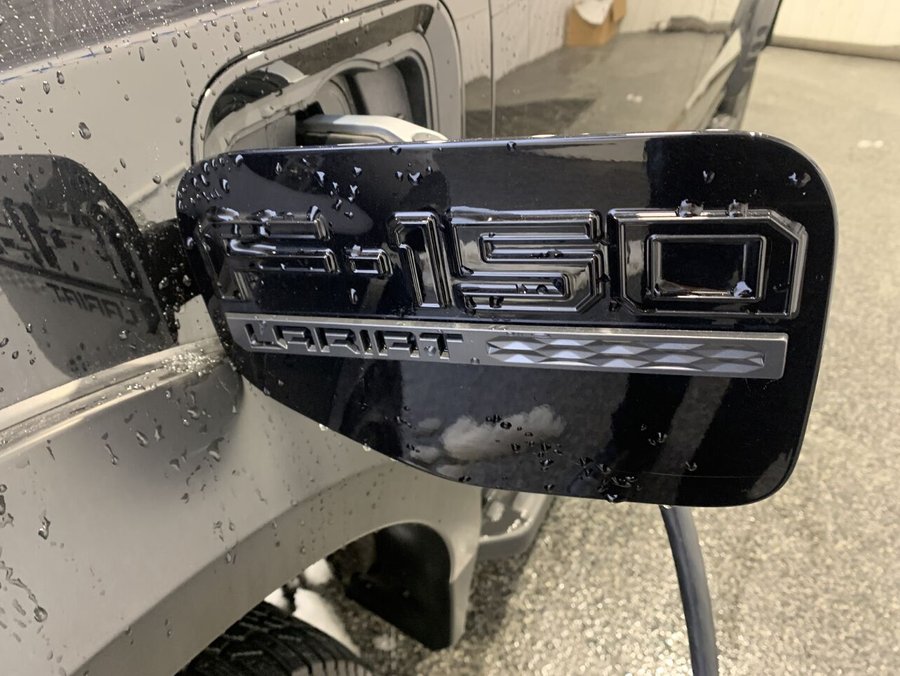 2023 Ford F-150 Lightning LARIAT 2023 Black