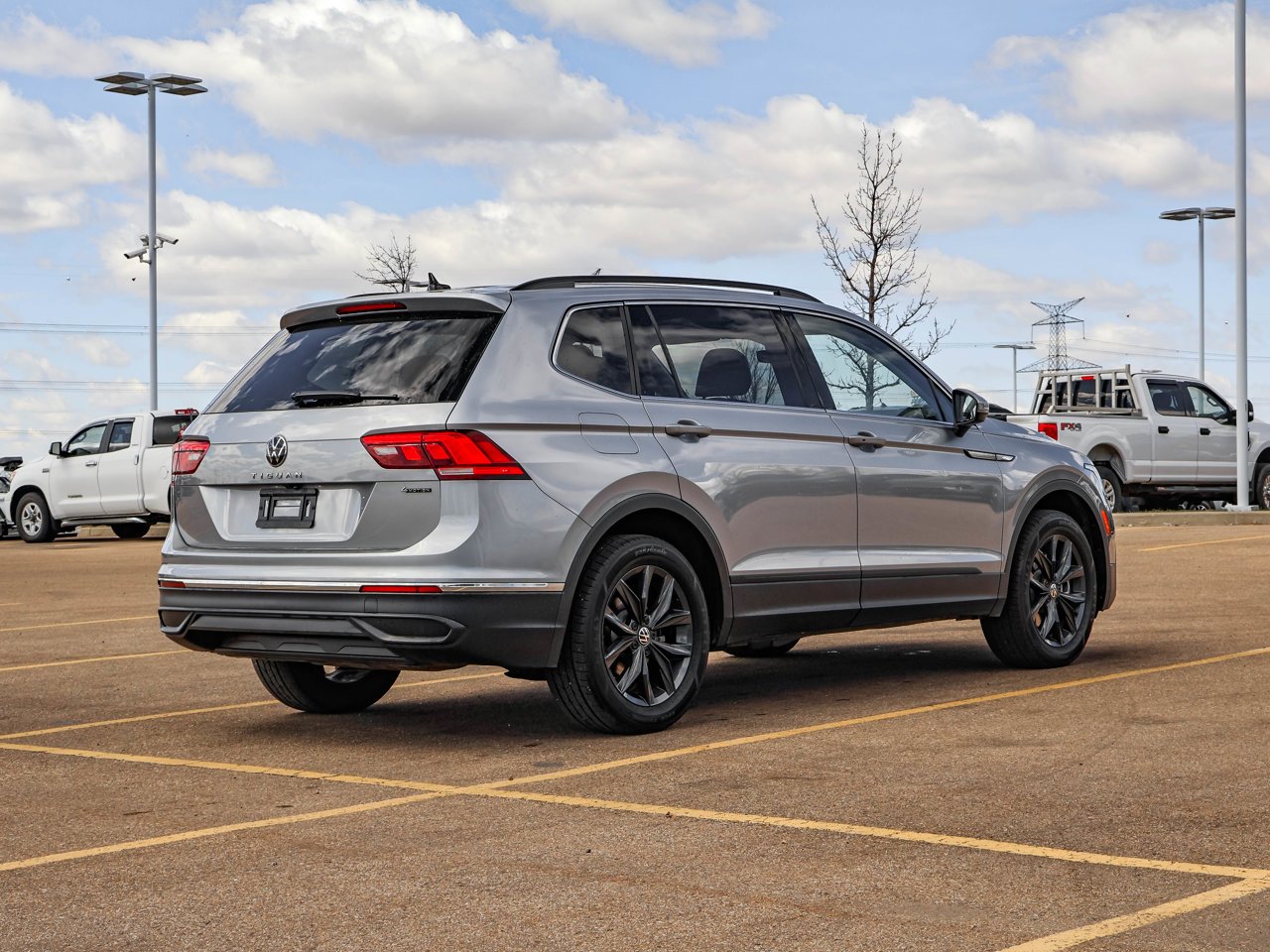2024 Volkswagen Tiguan Comfortline 4MOTION Grey Sherwood Park - photo #7