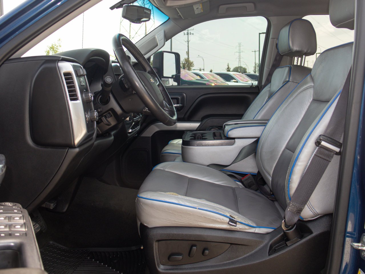 2016 Chevrolet Silverado 1500 4WD Crew Cab 143.5 LT w/1LT Blue Sherwood Park - photo #17