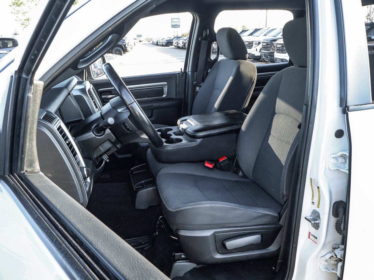 2022 Ram 1500 Classic Warlock 4x4 Crew Cab 5'7 Box White Sherwood Park - photo #13