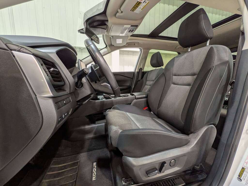2024 Nissan Rogue AWD S White Val-David - photo #1