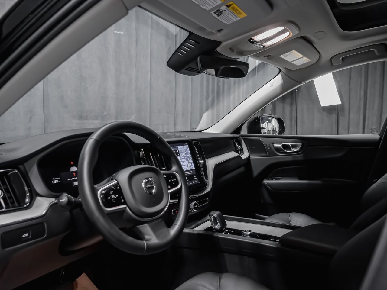 Volvo XC60 B5 PLUS DARK CLIMATE 2025 Noir Montréal - photo #5