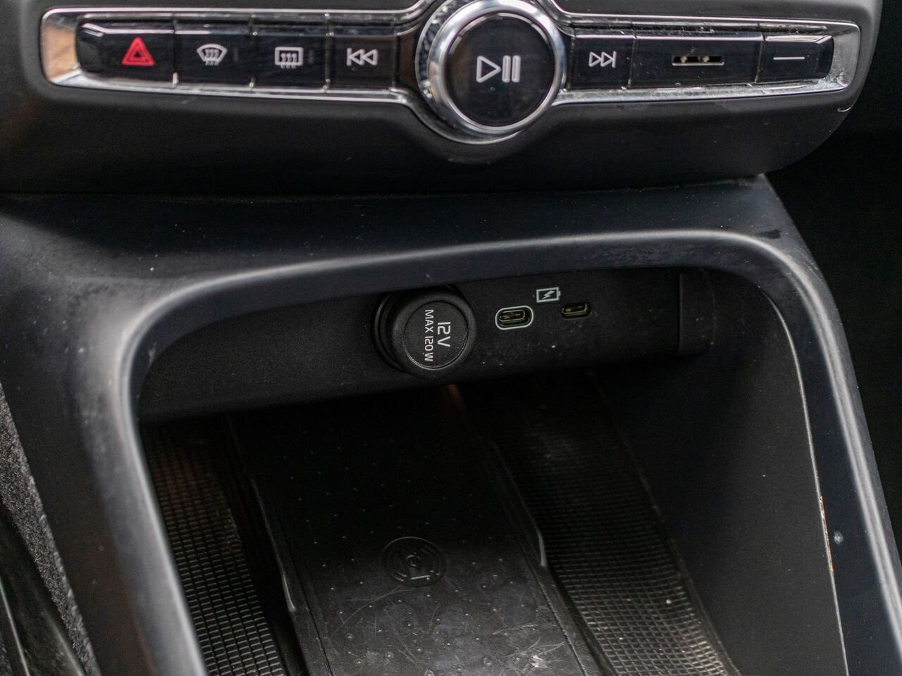 2022 Volvo Recharge XC40 tout électrique P8 Plus TIe Black Châteauguay - photo #16
