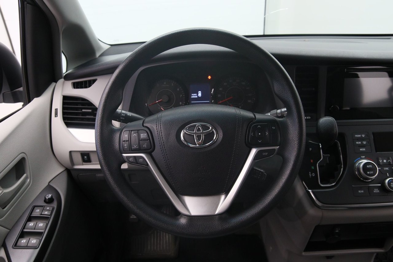 2016 Toyota Sienna VIN 5TDZK3DC0GS693246 White Chicoutimi - photo #11