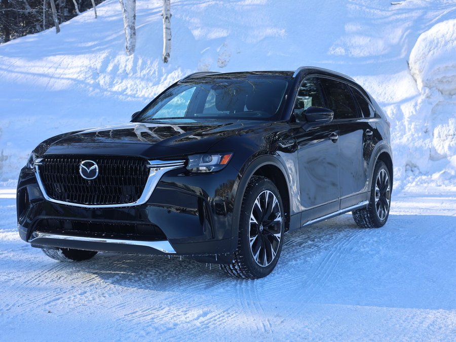 Mazda CX-90 hybride rechargeable Éligible à une subvention gouvernementale allant jusqu’à 7500$ 2025 Noir de jais mica