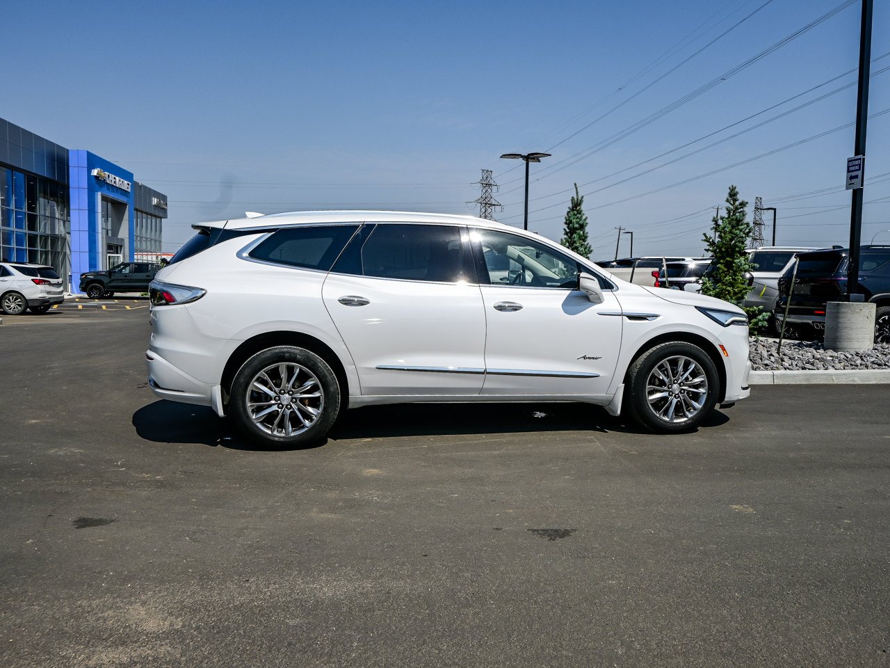 2022 Buick Enclave AWD 4dr Avenir White Sherwood Park - photo #14