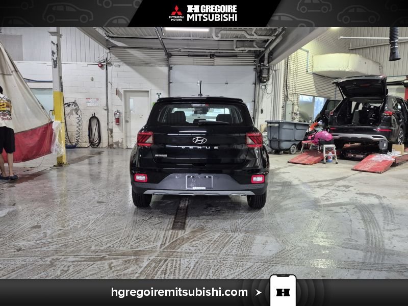 2023 Hyundai Venue Black Blainville - photo #7