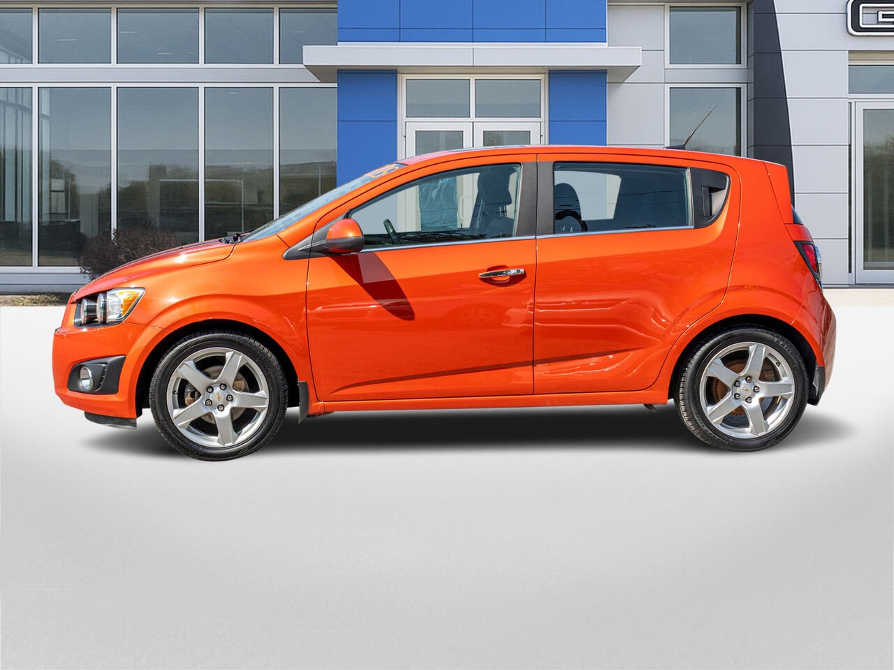 2012 Chevrolet Sonic Hayon 5 portes LT Orange Châteauguay - photo #2