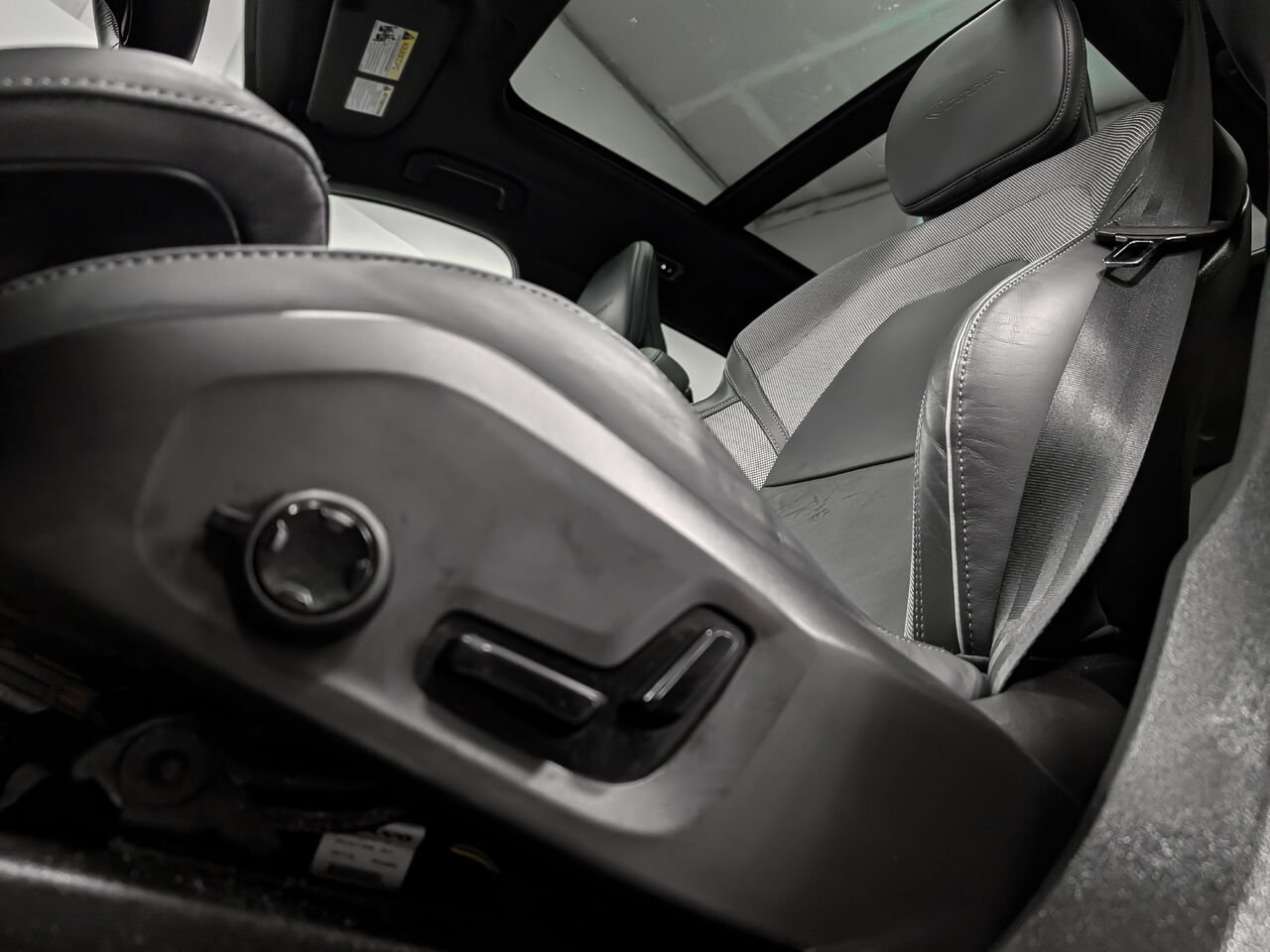 Volvo XC60 T6 AWD R-Design Toit pano Volant+sièges chauffants 2020 Autre Sherbrooke - photo #8
