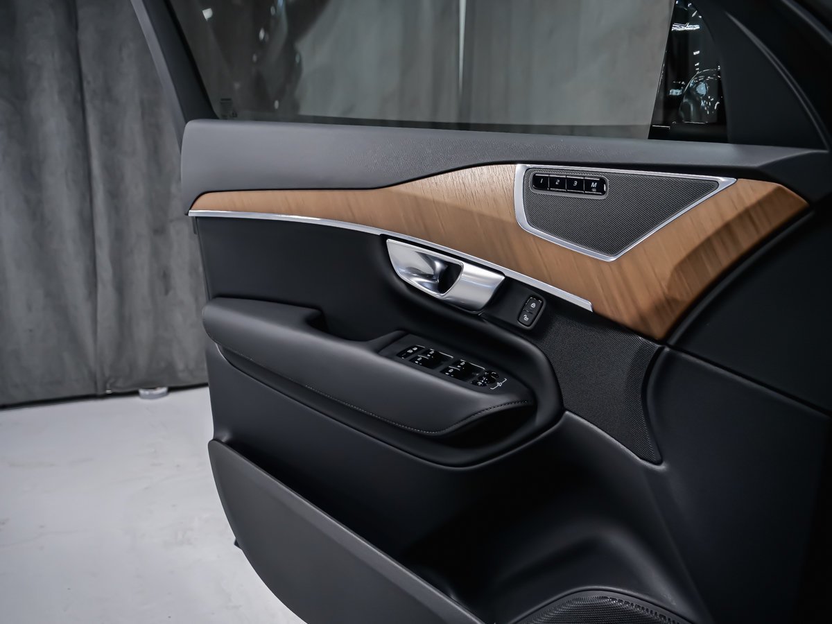2024 Volvo XC90 B5 CORE BRIGHT CLIMATE Black Montreal - photo #8