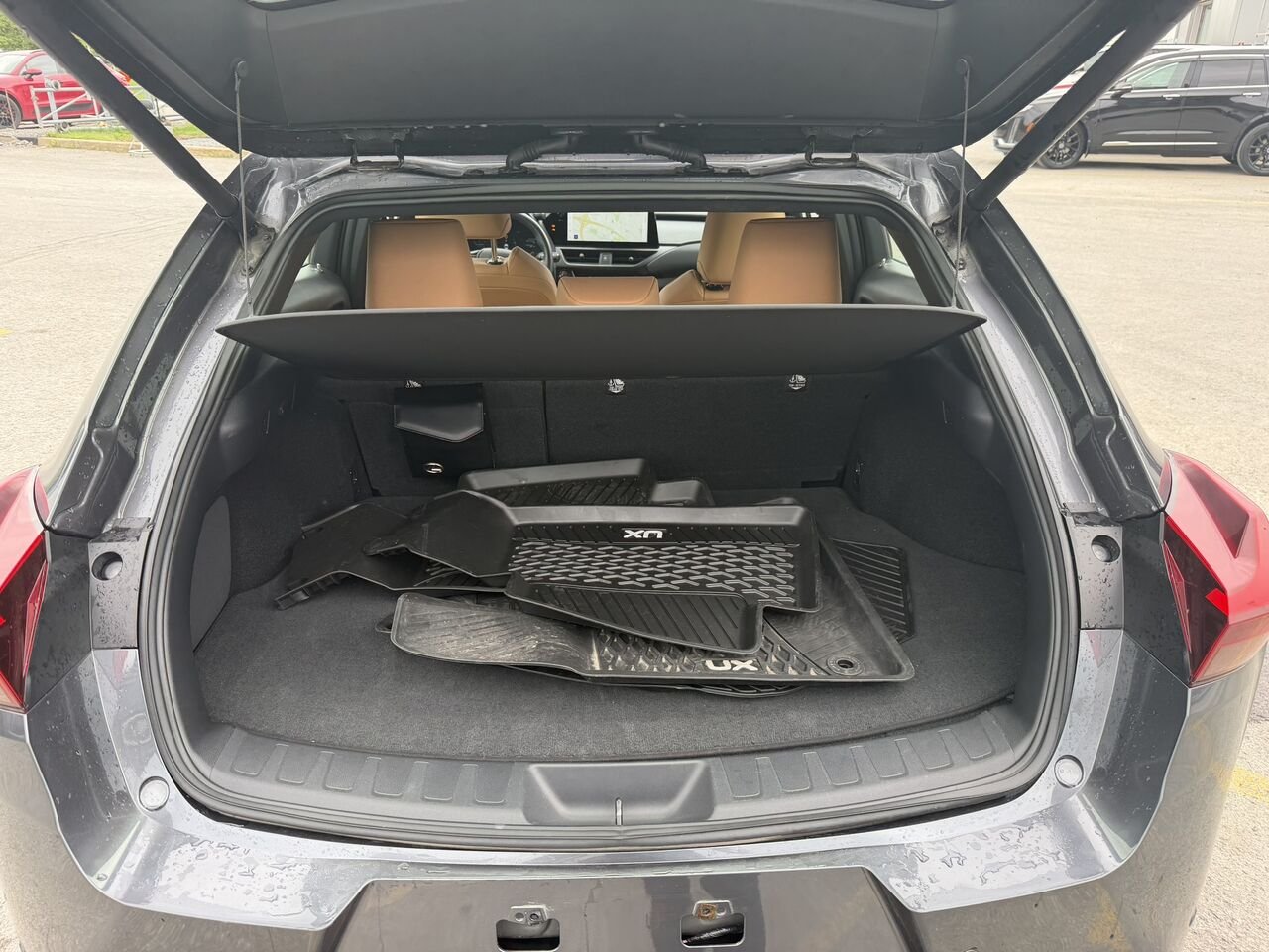 2025 Lexus UX UX 300h CAWD Beige Laval - photo #14