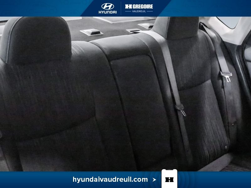2019 Nissan Sentra Grey Laval - photo #32