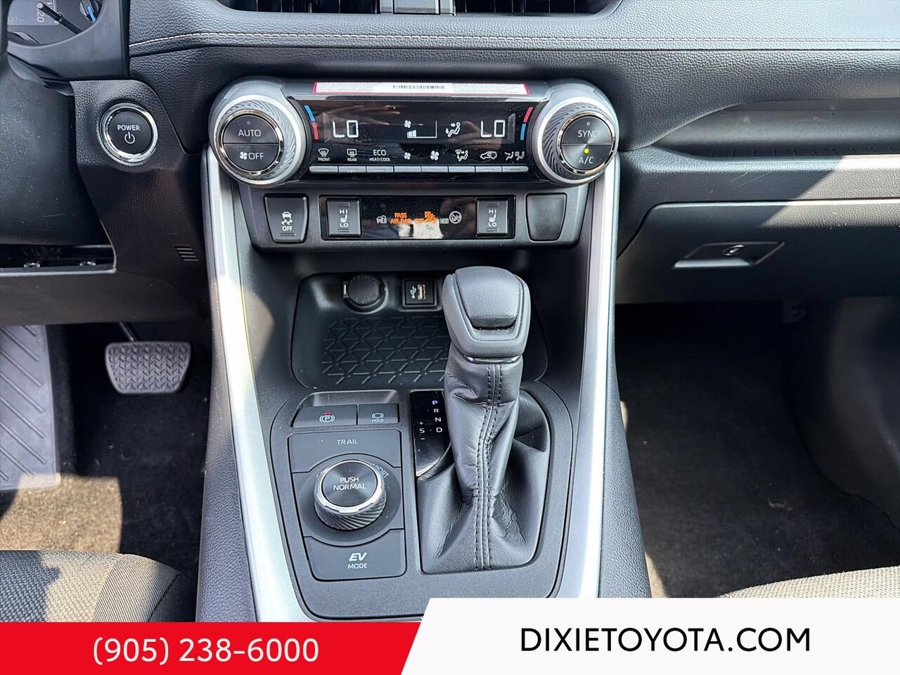 2025 Toyota RAV4 Hybrid XLE AWD / CLEAN CARFAX / HEATED SEATS / MOONROOF / ALLOY WHEELS / CARPLAY AND ANDROID AUTO Blue Mississauga - photo #16