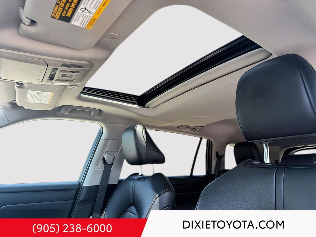 2024 Toyota Highlander XLE AWD / CLEAN CARFAX / HEATED SEATS / MOONROOF / ALLOY WHEELS / CARPLAY AND ANDROID AUTO Black Mississauga - photo #11