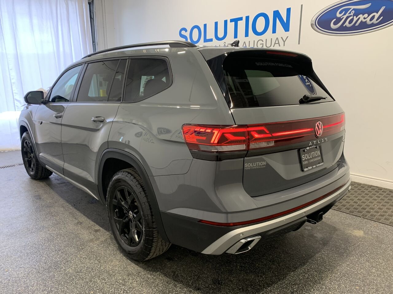 Volkswagen Atlas PEAK EDITION REMORQUAGE 5000LBS+CUIR+TOIT PANO 2025 Gris Châteauguay - photo #8