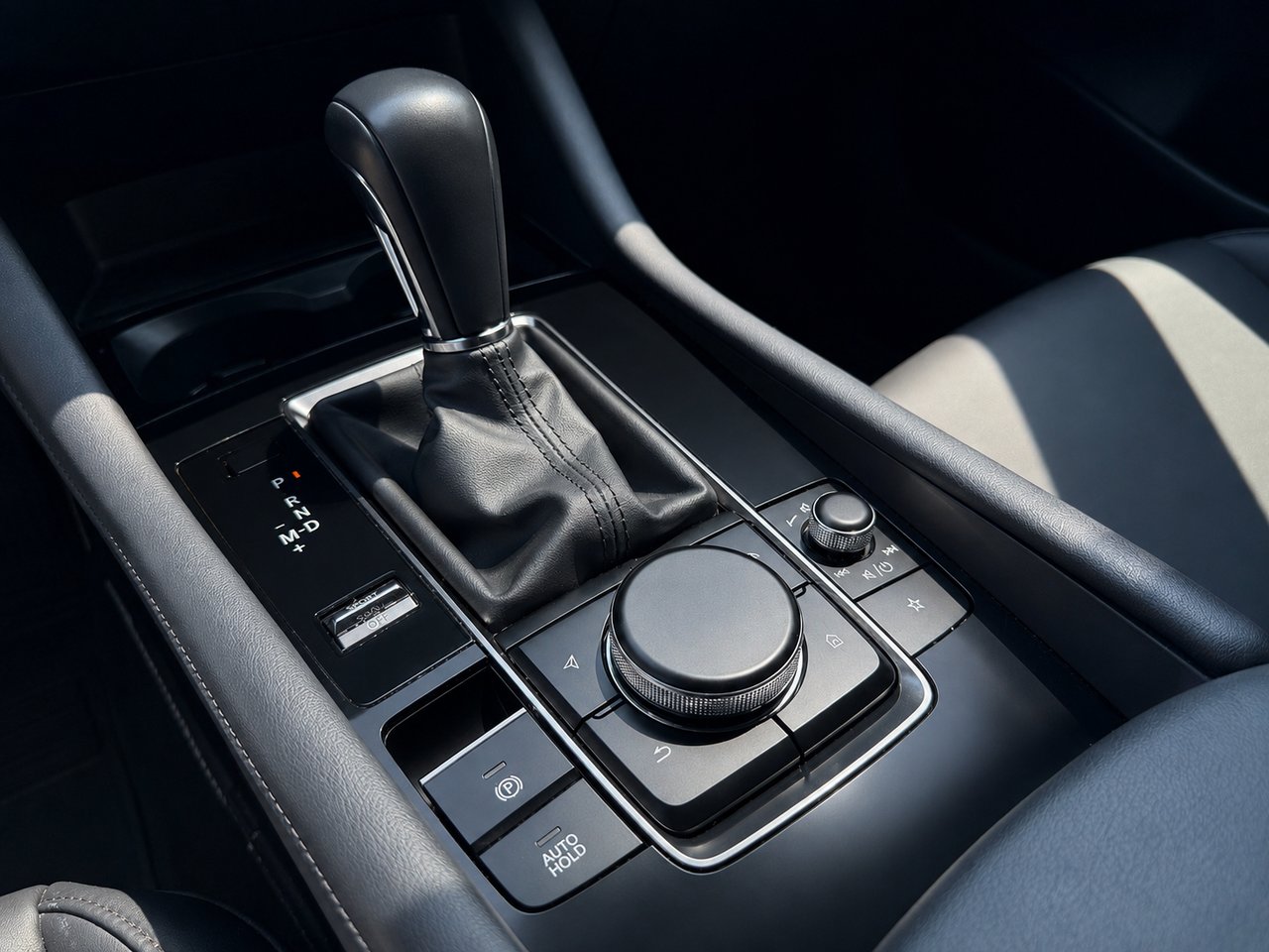 MAZDA 3 sport GS luxury 2024 Gris Châteauguay - photo #8