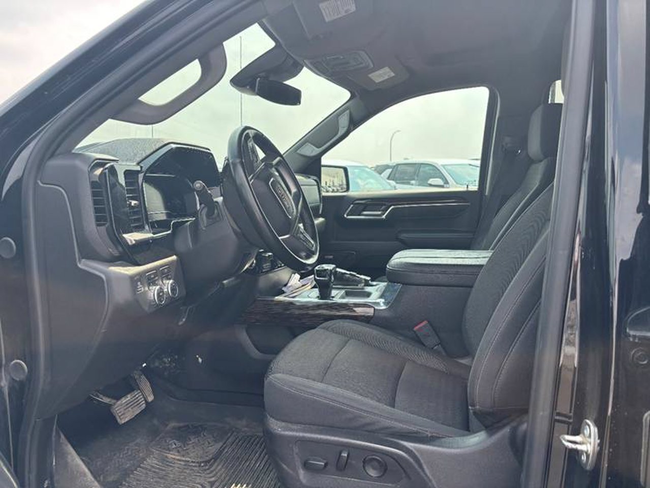 2024 GMC Sierra 1500 4WD Crew Cab 147 Elevation Black Sherwood Park - photo #5