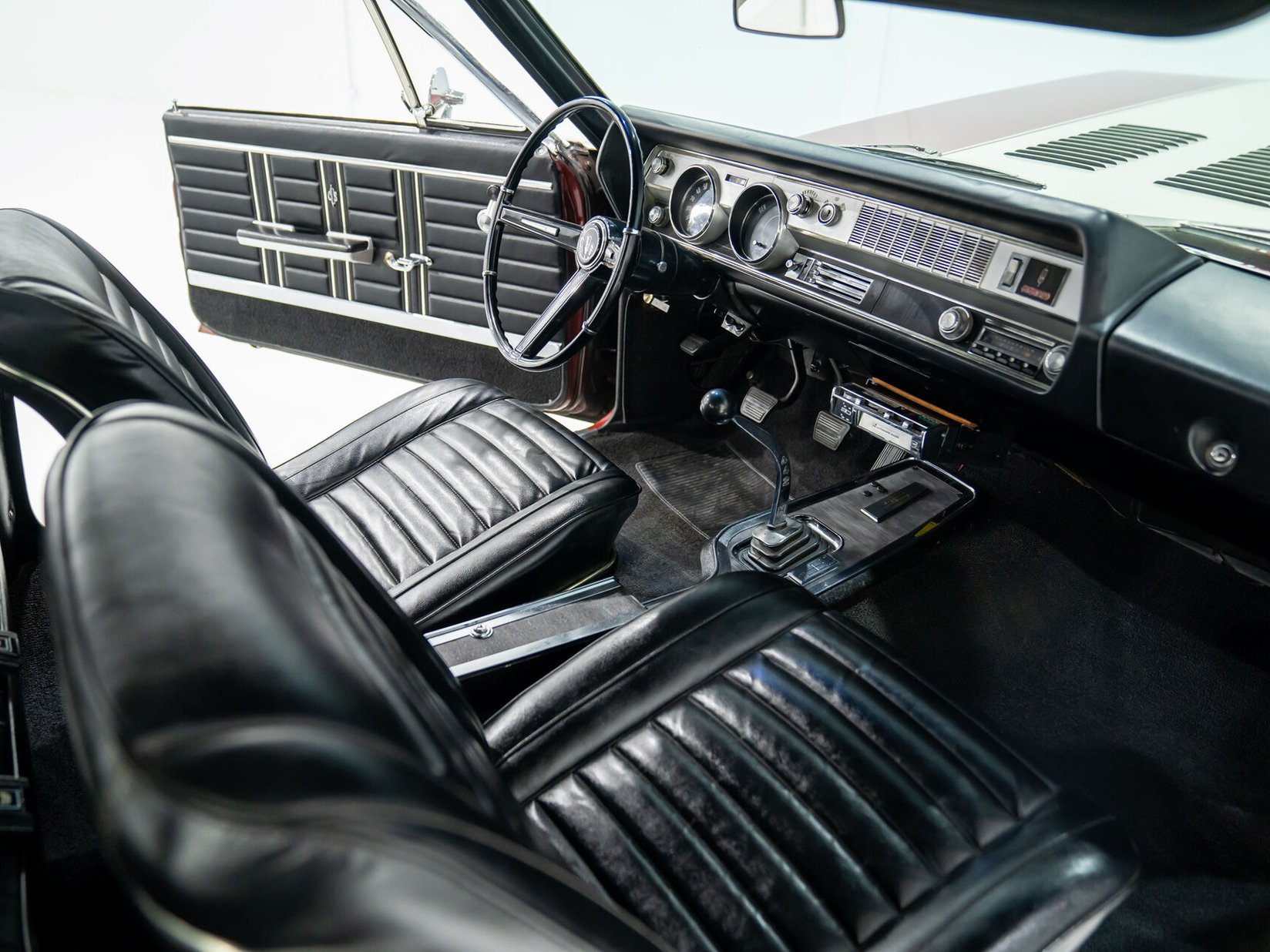 Oldsmobile Cutlass 442 *PRIX EN USD* Numéros entièrement Matching Non restaurée Repeinte une seule fois 1967 Rouge Montréal - photo #14