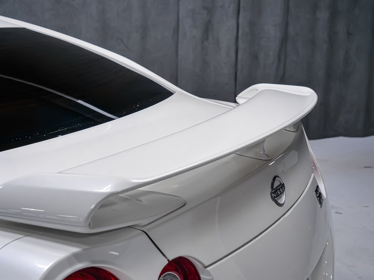 2023 Nissan GT-R PREMIUM White Montreal - photo #17