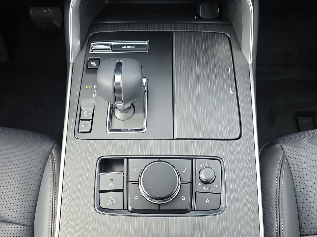 2026 Mazda CX-90 PHEV Signature PHEV, 7 passagers, toit pano, cuir, sièges ventilés Platinum Quartz Metallic Val-David - photo #10