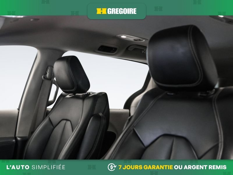 2023 Chrysler Pacifica Grey Laval - photo #11