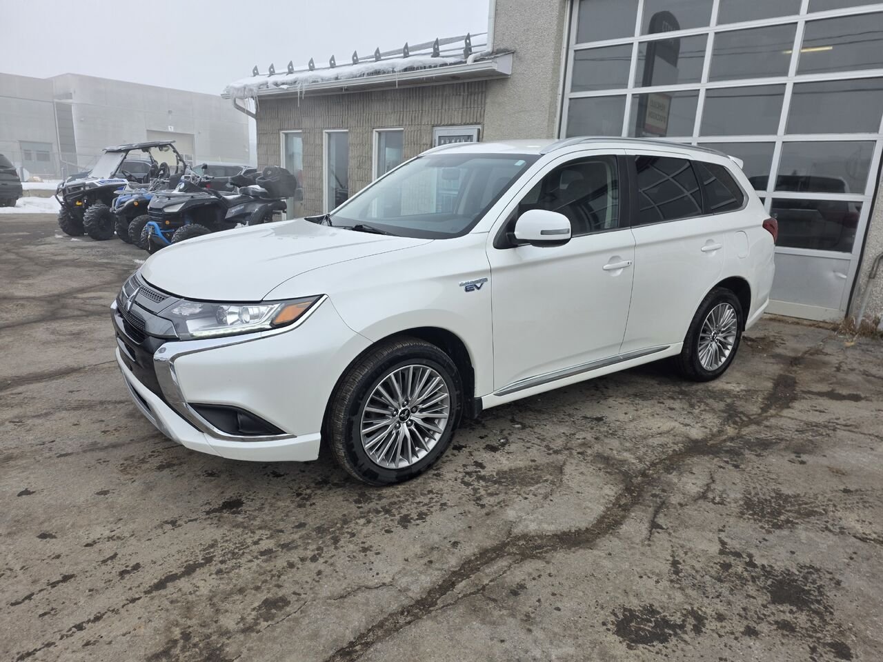 2020 Mitsubishi Outlander Plug-In Hybrid White  - photo #1