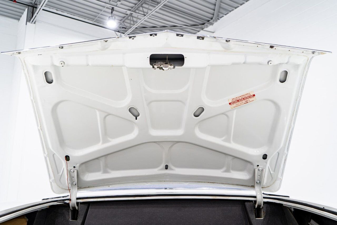 Cadillac Fleetwood **PRICE IN USD** Factory Limo dual AC with only 18,892 miles 1966 Blanc Montréal - photo #98
