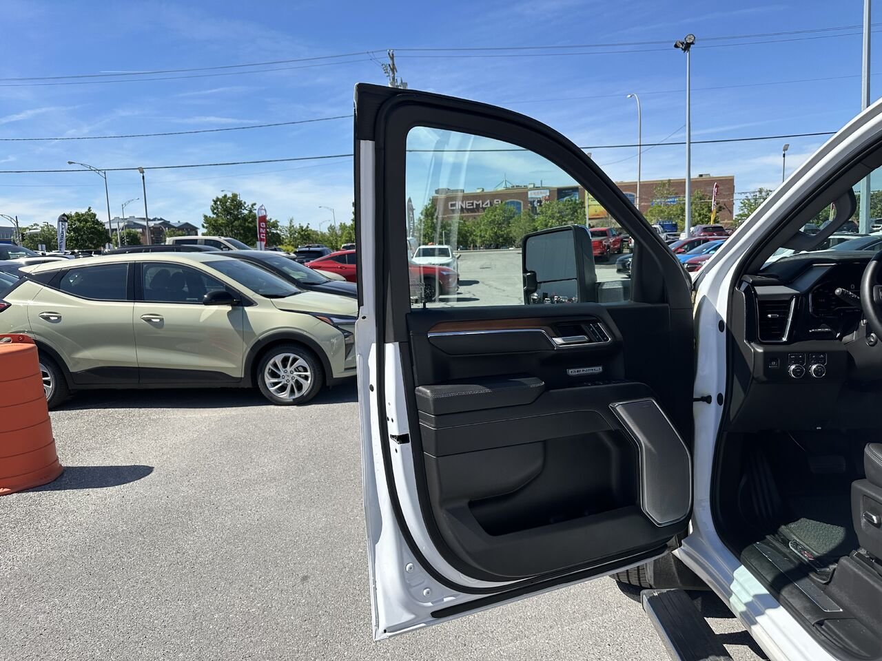 2025 GMC SIERRA K1500 DENALI Denali cabine multiplace 4RM 157 po White Gatineau - photo #1