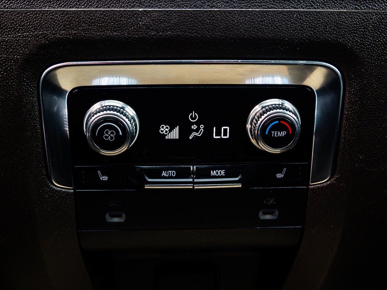 2022 GMC Yukon XL 4WD 4dr SLT Red Sherwood Park - photo #31