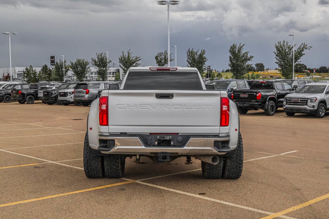 2020 Chevrolet Silverado 3500HD 4WD Crew Cab 172 LT White Sherwood Park - photo #6