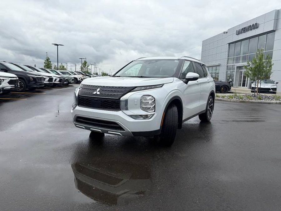2022 Mitsubishi Outlander 2022 White