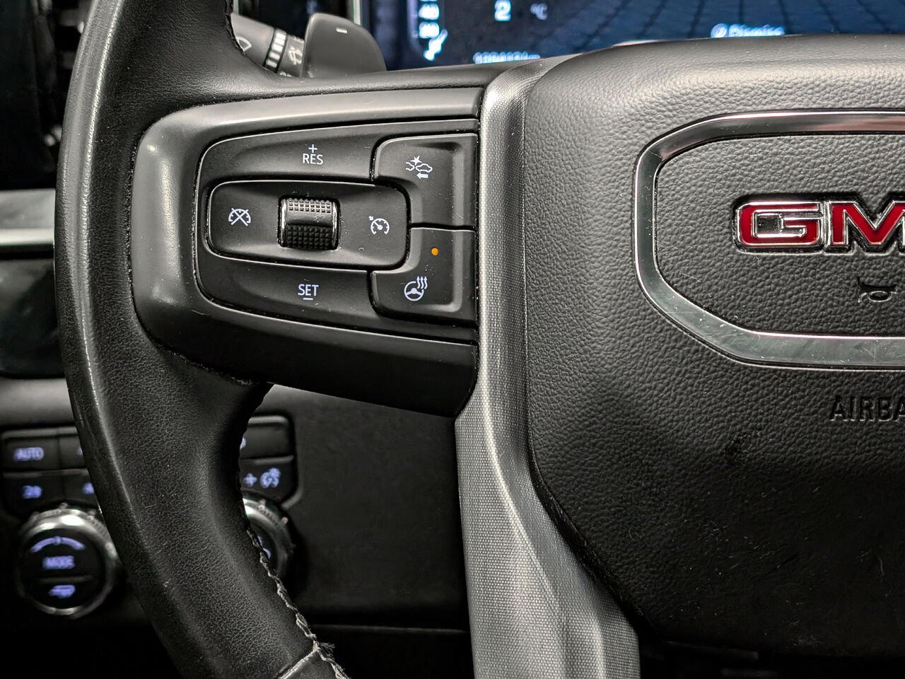 GMC SIERRA 1500 4WD CREW CAB PICKUP Elevation 3.0L Diesel volant et Sièges Chauffants 2024 Noir Sherbrooke - photo #12