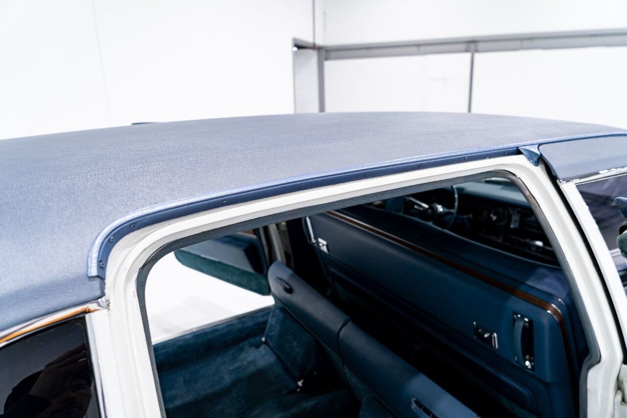 Cadillac Fleetwood **PRICE IN USD** Factory Limo dual AC with only 18,892 miles 1966 Blanc Montréal - photo #60