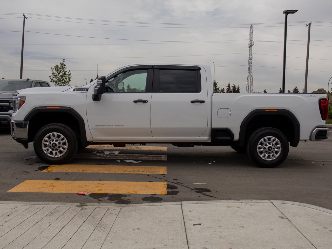 2022 GMC Sierra 2500HD 4WD Crew Cab 159 Pro White Sherwood Park - photo #6